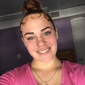 Meet your Posher, Alijah